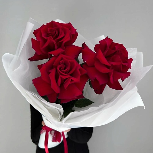 Букет живых цветов ДАРИ ЦВЕТЫ Букет красная французская роза. 3 шт