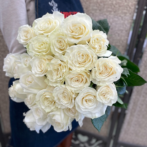 Букет живых цветов ЦВЕТЫ ДЛЯ ВАС Роза белая 19 шт