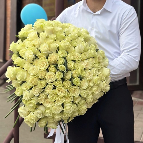 Букет живых цветов FLOWER DANCE Белая Роза 151 шт